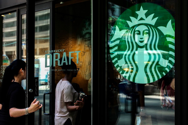 Hãng Starbucks dự định đóng cửa khoảng 150 quán càphê tại Mỹ ảnh 1
