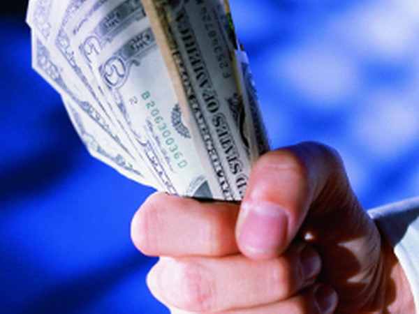 EU và Mỹ bắt đầu thi hành biện pháp trừng phạt mới đối với Nga ảnh 1