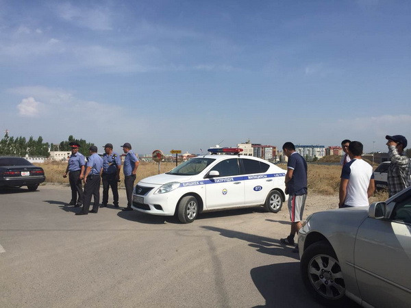 Cảnh sát Kyrgyzstan. (Ảnh: THX/TTXVN) An ninh Kyrgyzstan phá âm mưu tấn công trong dịp Năm mới 2018 ảnh 1