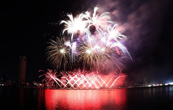Hơn 5.000 khán giả đến với khai mạc Lễ hội Pháo hoa quốc tế Đà Nẵng ảnh 2