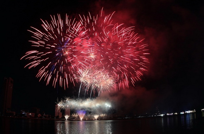 Hơn 5.000 khán giả đến với khai mạc Lễ hội Pháo hoa quốc tế Đà Nẵng ảnh 1