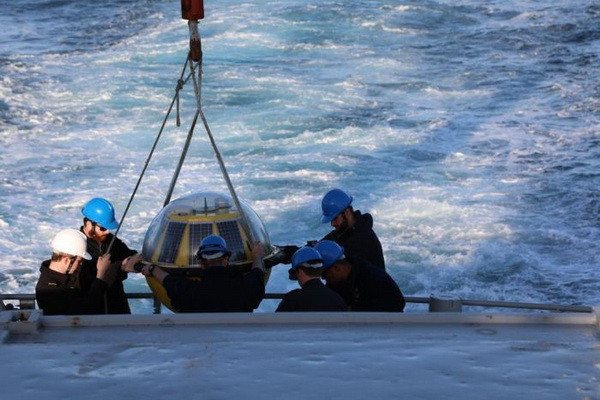 Phát hiện sóng "quái vật" cao bằng tòa nhà 8 tầng tại Nam bán cầu ảnh 1