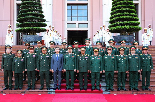 Tổng Tham mưu trưởng Quân đội Lào thăm chính thức Việt Nam ảnh 2