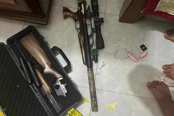 Đắk Lắk: Bắt hai đối tượng chế tạo, mua bán súng quân dụng ảnh 1