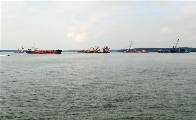 Công trường dự án nâng cấp luồng Cái Mép-Thị Vải vẫn nhộn nhịp dịp lễ ảnh 1