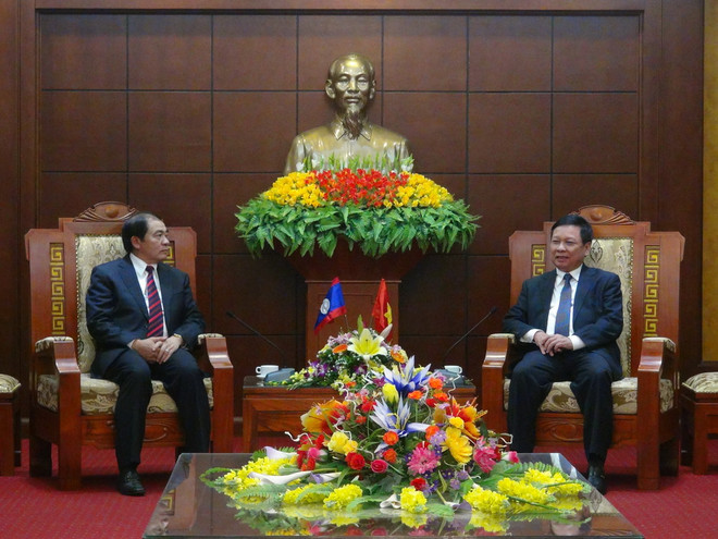 Tỉnh Hòa Bình và Luang Prabang ký biên bản ghi nhớ hợp tác ảnh 1