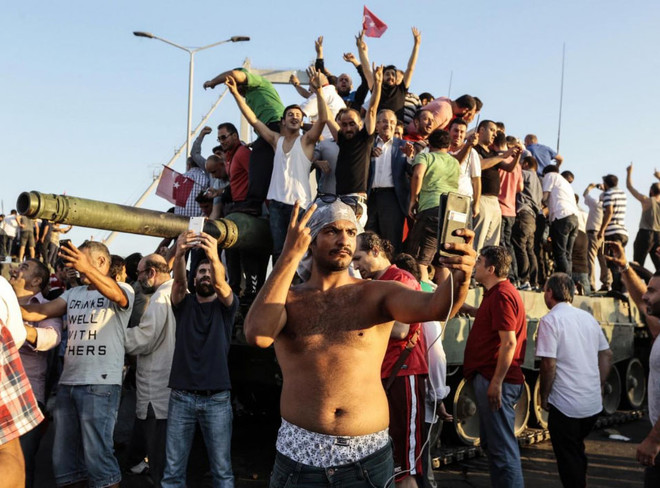 Vụ đảo chính ở Thổ Nhĩ Kỳ bị nghi là "sản phẩm dàn dựng" ảnh 1