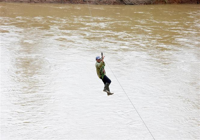 Kon Tum: Lập tổ kiểm soát người dân qua lại trên sông Pô Kô ảnh 1