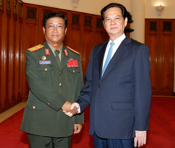 Thủ tướng Nguyễn Tấn Dũng tiếp Tổng Tham mưu trưởng Quân đội Lào ảnh 1