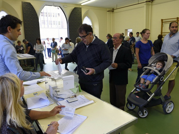 Chính phủ Tây Ban Nha bác bỏ kết quả bầu cử ở Catalonia ảnh 1