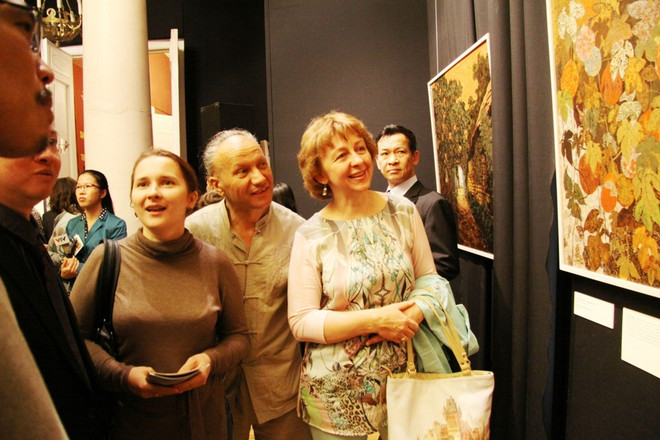 [Photo] Những bức tranh sơn mài tuyệt đẹp tại triển lãm ở Nga ảnh 9