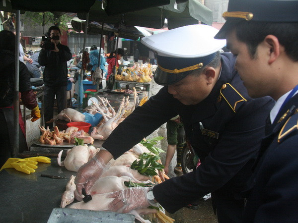 Thực hiện test nhanh virus cúm A/H7N9 ở các chợ gia cầm Lạng Sơn ảnh 1