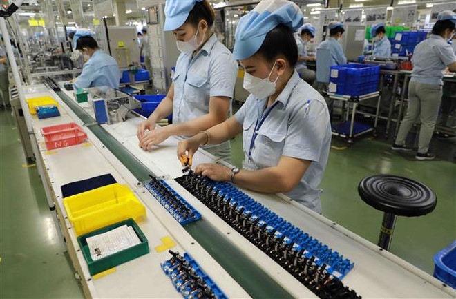 Sản xuất đồ điện gia dụng tại Khu công nghiệp VSIP Bình Dương. (Ảnh: Vũ Sinh/TTXVN) Báo Đức đánh giá cao tiềm năng và cơ hội đầu tư vào Việt Nam ảnh 2