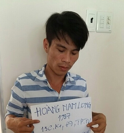 Đôi nam nữ sử dụng ma túy điều khiển ôtô mang theo vũ khí quân dụng ảnh 2