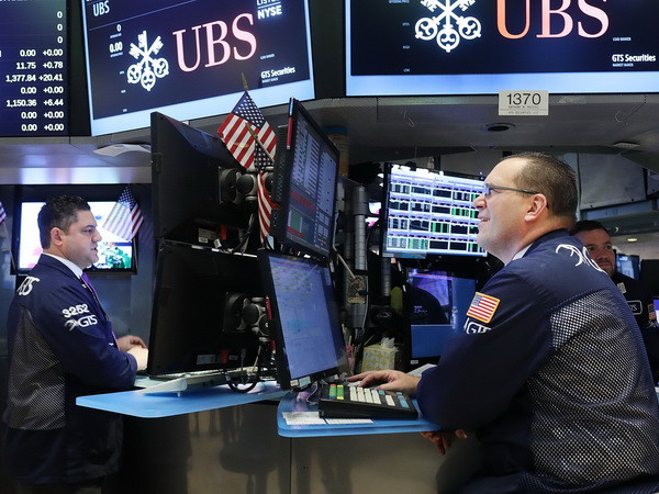 Chứng khoán Phố Wall chứng kiến một tuần ảm đạm ảnh 1