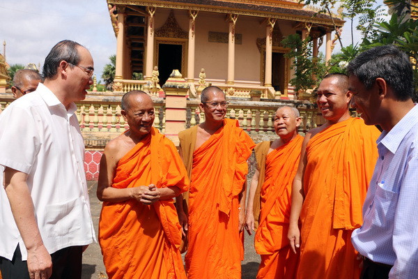 Chủ tịch MTTQ Nguyễn Thiện Nhân chúc Tết đồng bào Khmer Sóc Trăng ảnh 3