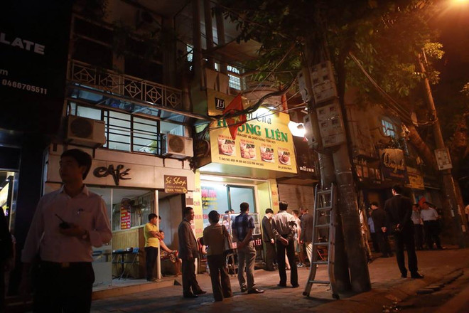 Ông Obama thong dong vào hàng bún chả trên phố Lê Văn Hưu ảnh 11