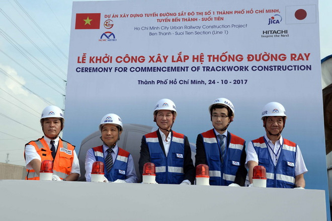 Thành phố Hồ Chí Minh khởi công lắp đường ray tuyến metro số 1 ảnh 1