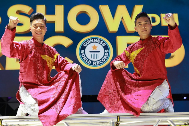 Quốc Cơ-Quốc Nghiệp chính thức thiết lập kỷ lục thế giới Guinness ảnh 1