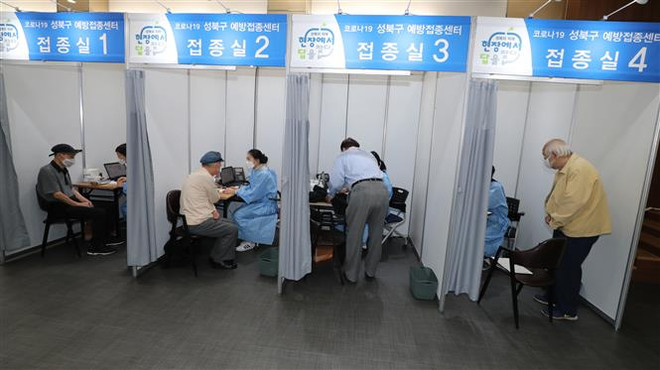 Hàn Quốc tăng phòng dịch sau khi xuất hiện nhiều ổ lây nhiễm mới ảnh 2