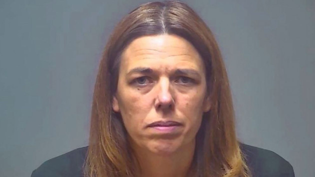 Mỹ: Mẹ bị bắt vì bắt nạt con trên mạng suốt hơn 1 năm ảnh 1