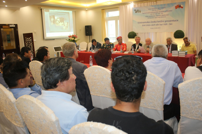 Văn học giúp tăng cường hiểu biết giữa hai dân tộc Việt-Séc ảnh 1