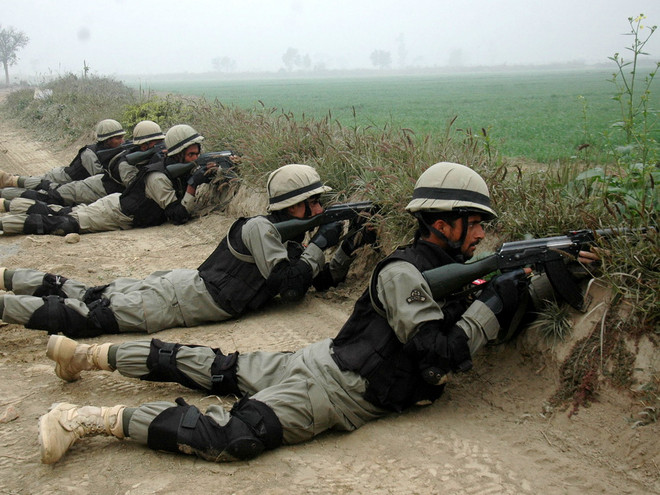 Binh sỹ Ấn Độ và Pakistan tiếp tục đấu súng trên biên giới ảnh 1