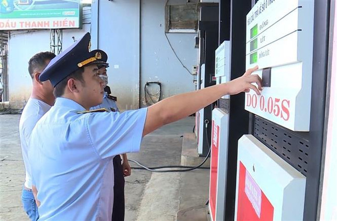 An Giang kiểm tra, xử lý doanh nghiệp để cửa hàng hết xăng, dầu ảnh 1