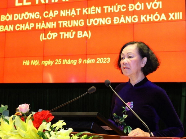 Ủy viên Bộ Chính trị, Thường trực Ban Bí thư, Trưởng ban Tổ chức Trung ương Trương Thị Mai phát biểu chỉ đạo. (Ảnh: Văn Điệp/TTXVN) Lớp Bồi dưỡng, Cập nhật kiến thức cho 42 Ủy viên TW Đảng khóa XIII ảnh 1