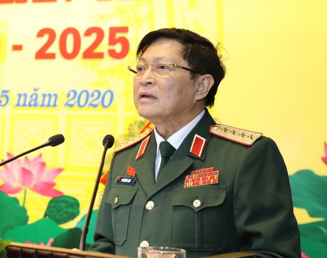 Đại tướng Ngô Xuân Lịch, Ủy viên Bộ Chính trị, Phó Bí thư Quân ủy Trung ương, Bộ trưởng Bộ Quốc phòng. (Ảnh: Văn Điệp/TTXVN) Đại tướng Ngô Xuân Lịch làm việc với Đảng bộ Quân khu 2 ảnh 1