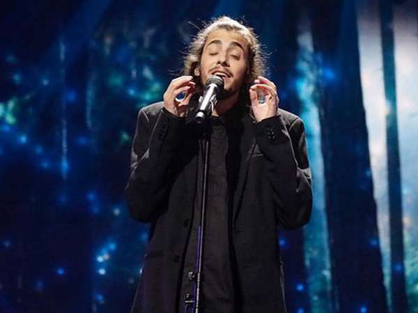 Danh ca chờ đợi ghép tim đạt quán quân cuộc thi Eurovision 2017 ảnh 1