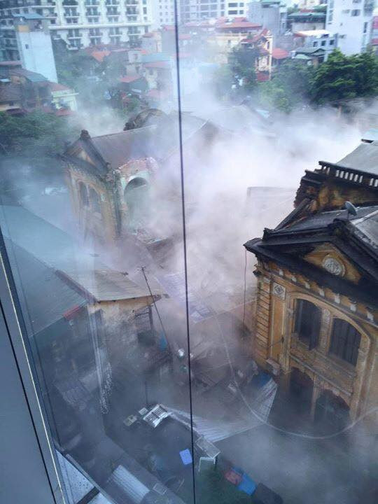 Hà Nội: Sập nhà cổ ở 107 Trần Hưng Đạo, 4 người đi cấp cứu ảnh 1