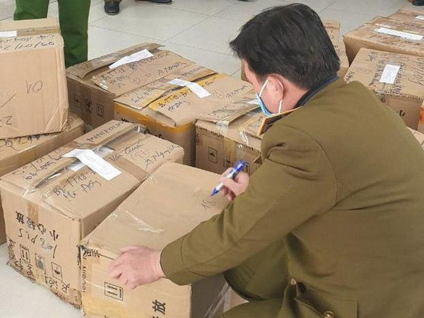 Hà Nội liên tiếp phát hiện và thu giữ số lượng lớn hàng lậu ảnh 1