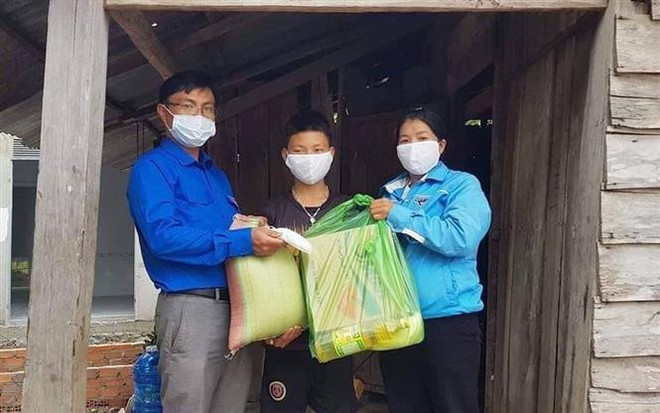 Thầy giáo trẻ vượt khó, nỗ lực chăm lo cho thế hệ tương lai ảnh 3