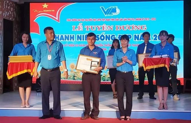 Thầy giáo trẻ vượt khó, nỗ lực chăm lo cho thế hệ tương lai ảnh 1