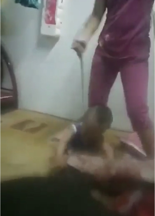 Bình Dương: Bắt giữ người mẹ hành hạ dã man con ruột mới 3 tuổi ảnh 1