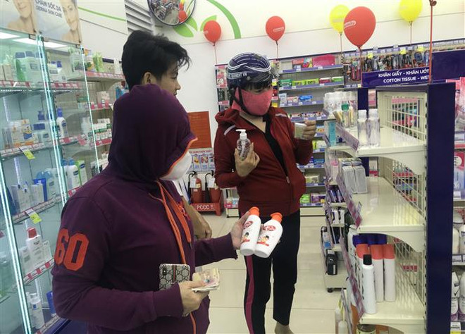 TP.HCM xử lý nghiêm đối tượng đội giá khẩu trang, nước sát trùng ảnh 2