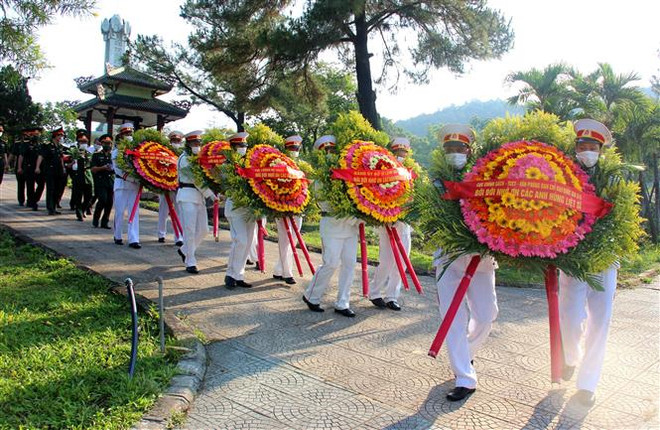 Truy điệu và an táng 15 hài cốt liệt sỹ Việt Nam hy sinh tại Lào ảnh 2