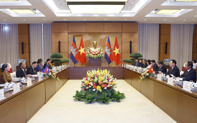 Chủ tịch Quốc hội đón và hội đàm với Chủ tịch Quốc hội Campuchia ảnh 3