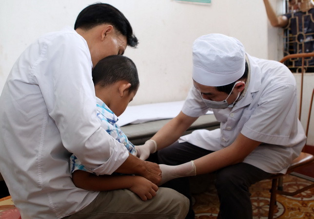 Điều trị miễn phí cho trẻ em bị nhiễm sùi mào gà ở Hưng Yên ảnh 1