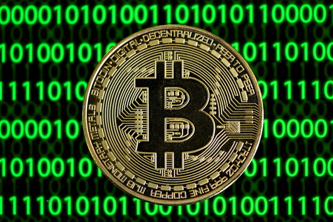 Đồng tiền kỹ thuật số Bitcoin. (Ảnh: AFP/TTXVN) Giá trị đồng Bitcoin lần đầu tiên vượt ngưỡng 62.000 USD ảnh 1