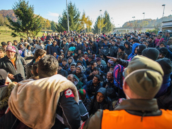 Anh bắt đầu trục xuất người di cư trái phép khỏi căn cứ Akrotiri ảnh 1