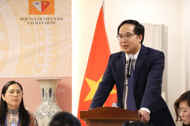 Phó Đại sứ Việt Nam tại Hàn Quốc Trần Trường Thủy phát biểu tại Đại hội. (Ảnh: PV/Vietnam+) Hội Người Việt ở Hàn Quốc góp phần củng cố quan hệ tốt đẹp hai nước ảnh 1