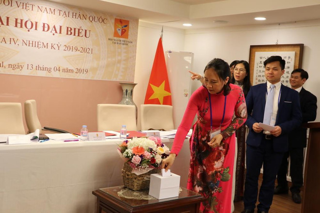 Đại hội bỏ phiếu bầu Ban chấp hành khóa IV. (Ảnh: PV/Vietnam+) Hội Người Việt ở Hàn Quốc góp phần củng cố quan hệ tốt đẹp hai nước ảnh 3