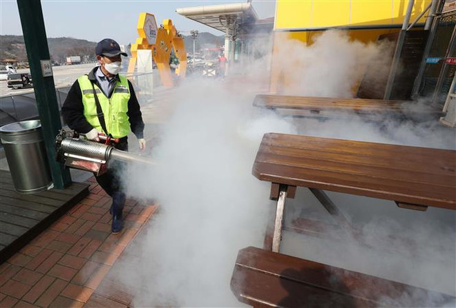 Dịch COVID-19: Số ca tử vong tại Hàn Quốc tăng, nhiều nhà thờ đóng cửa ảnh 1