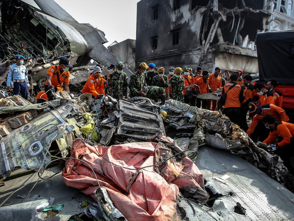 Điện chia buồn về máy bay vận tải quân sự Indonesia gặp nạn ảnh 1