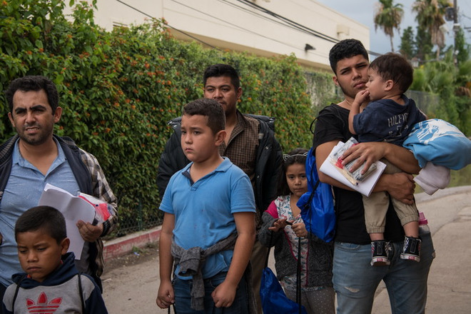 Mỹ tiếp tục siết chặt các quy định với người tị nạn ảnh 1