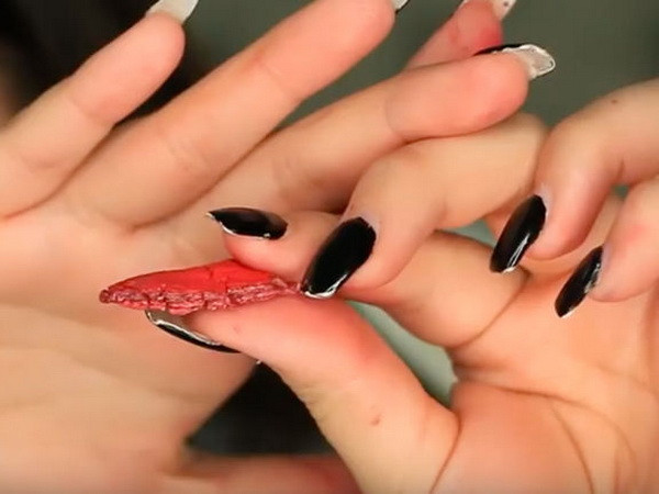 Thử thách bôi 100 lớp mỹ phẩm gây sốt cộng đồng mạng ảnh 7