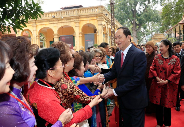 Chủ tịch nước và Phu nhân dâng hương tưởng nhớ Bác Hồ ảnh 2