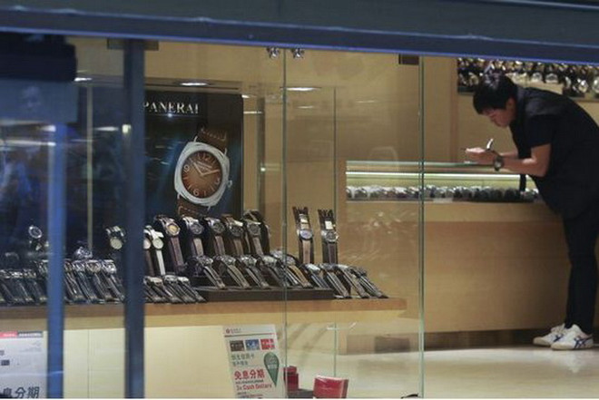 Nhiều đối tượng vụ cướp cửa hàng trang sức ở Hong Kong sa lưới ảnh 1